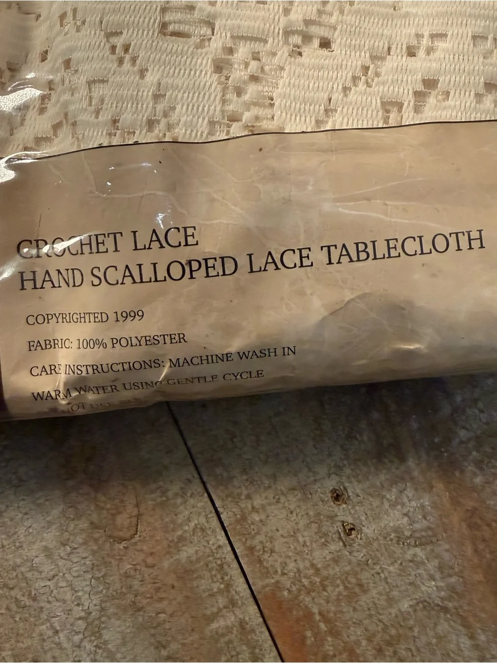 Hand-Scalloped Tablecloth - Cream